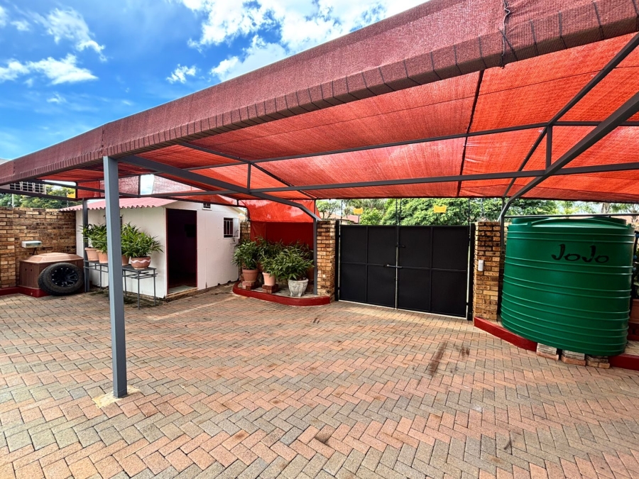 5 Bedroom Property for Sale in Flamwood North West